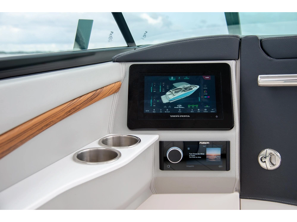 Regal LS9 Surf LS9 Surf 2025 alt