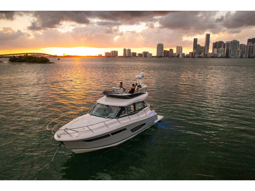 Regal 38 FLY 38 FLY 2025 alt