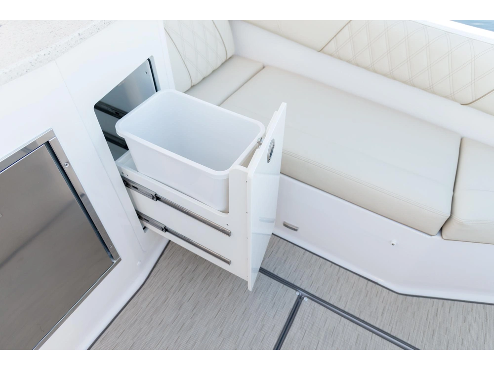 Regal 33 SAV 33 SAV 2025 alt