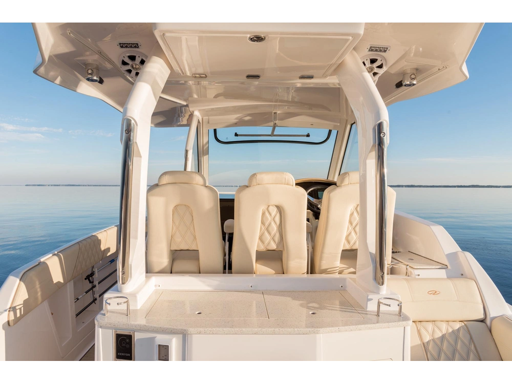 Regal 33 SAV 33 SAV 2025 alt