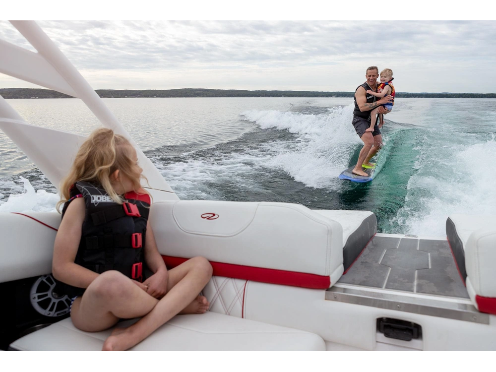 Regal LS2 Surf LS2 Surf 2025 alt