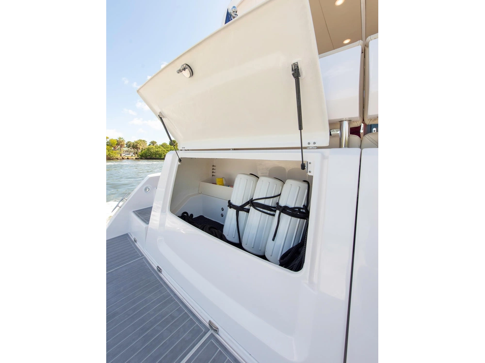 Regal 38 FXO 38 FXO 2025 alt