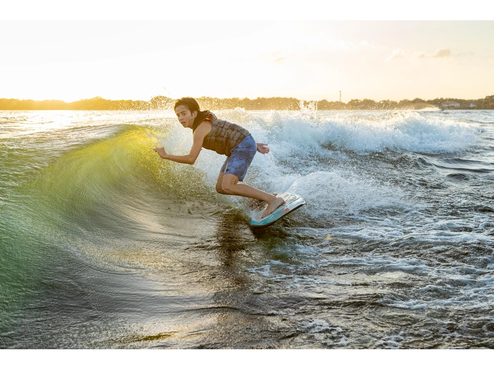 Regal LS9 Surf LS9 Surf 2025 alt