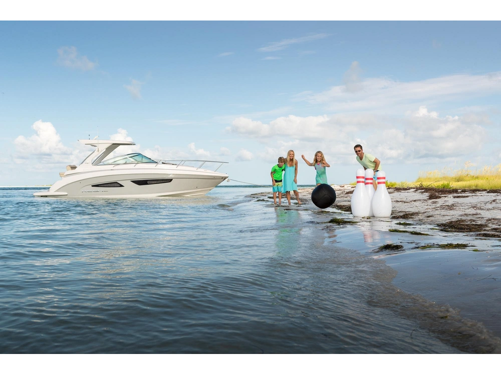 Regal 33 Express 33 Express 2025 alt