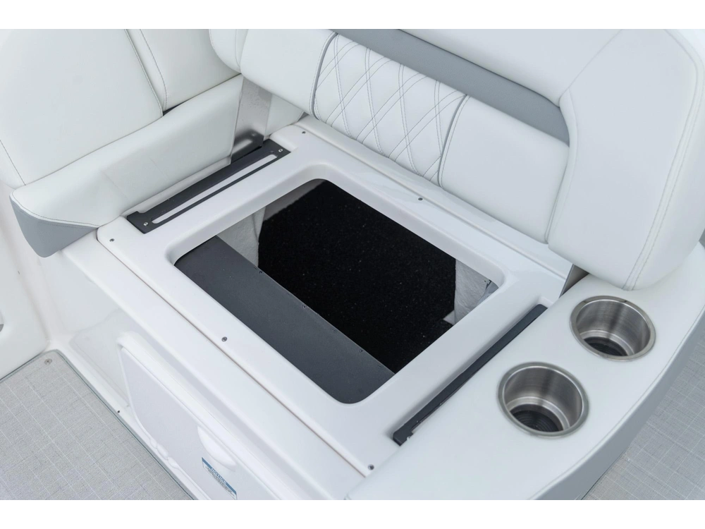 Regal 33 Express 33 Express 2025 alt