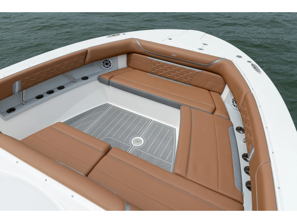 Regal 38 Surf 38 Surf 2025 alt