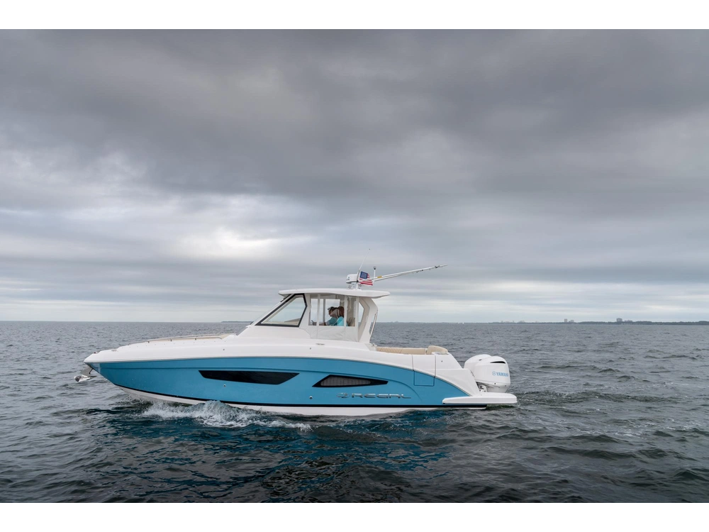 Regal 33 SAV 33 SAV 2025 alt