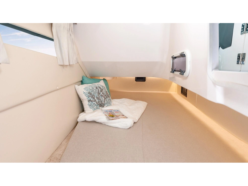 Regal 3300 3300 2025 alt