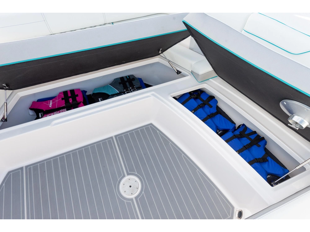 Regal 38 SAV 38 SAV 2025 alt