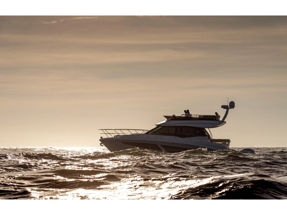 Regal 42 FXO 42 FXO 2025 alt