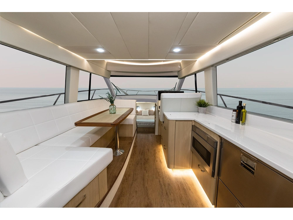 Regal 42 FXO 42 FXO 2025 alt