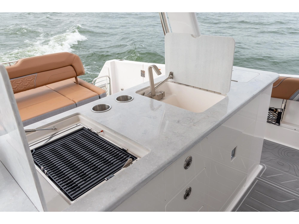 Regal 38 Surf 38 Surf 2025 alt