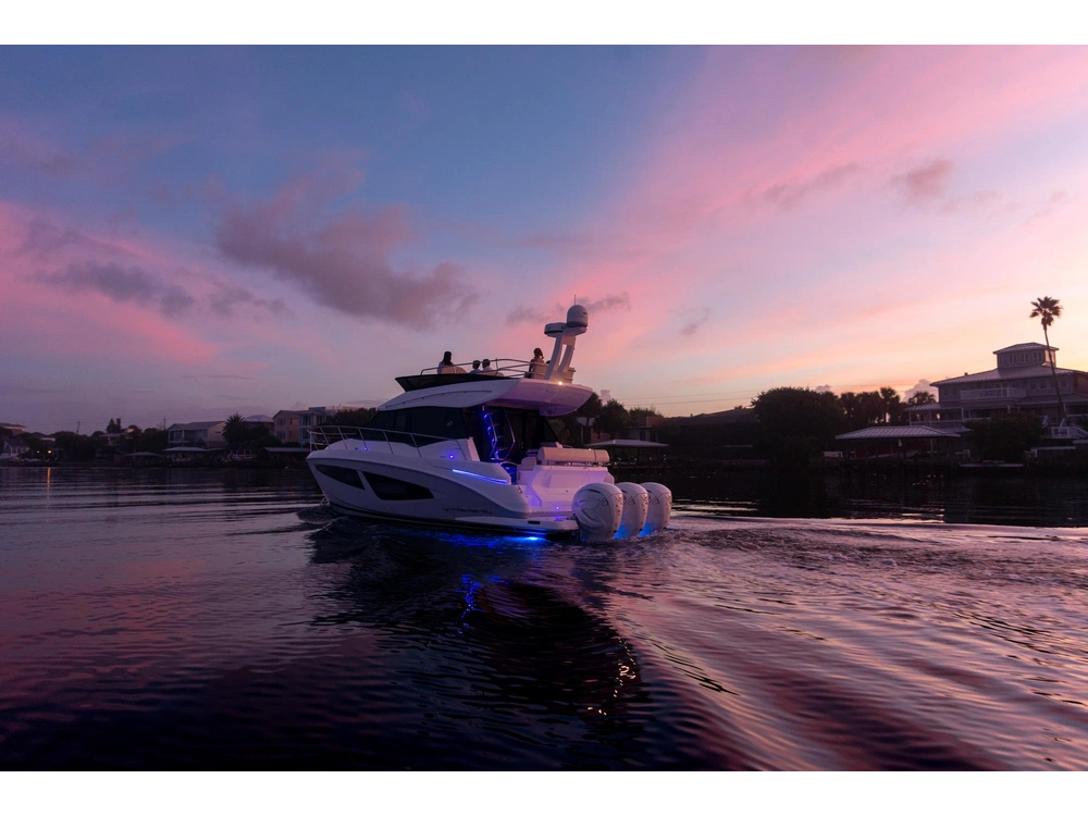 Regal 42 FXO 42 FXO 2025 alt