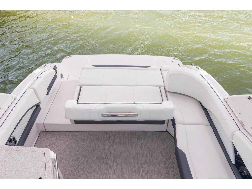 Regal 3300 3300 2025 alt