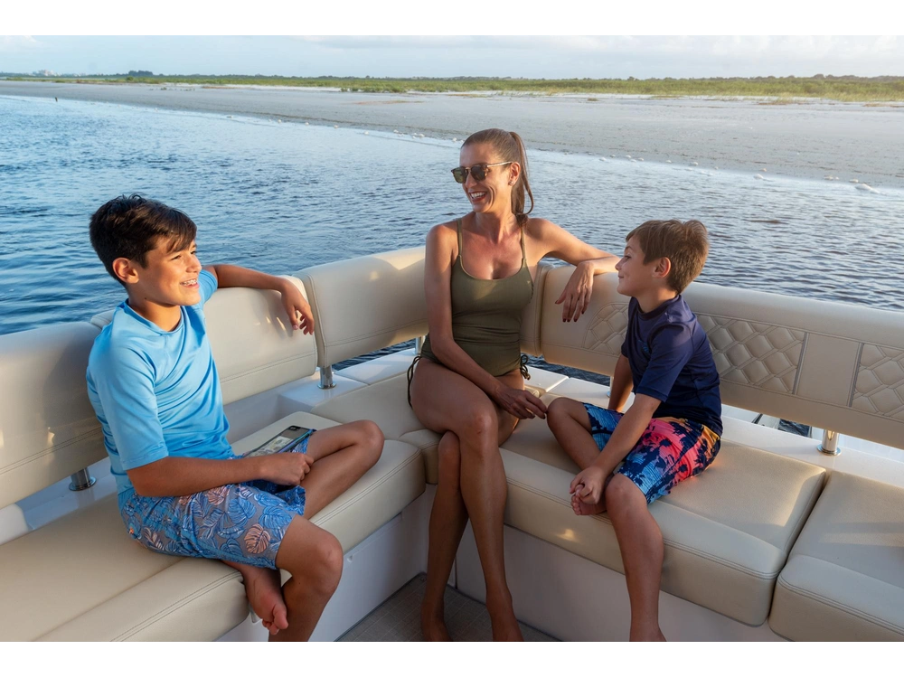 Regal 42 FXO 42 FXO 2025 alt