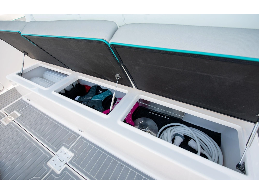 Regal 38 SAV 38 SAV 2025 alt