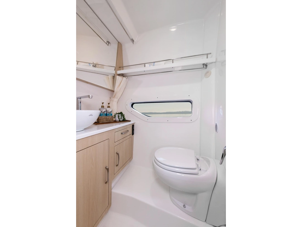 Regal 33 Express 33 Express 2025 alt