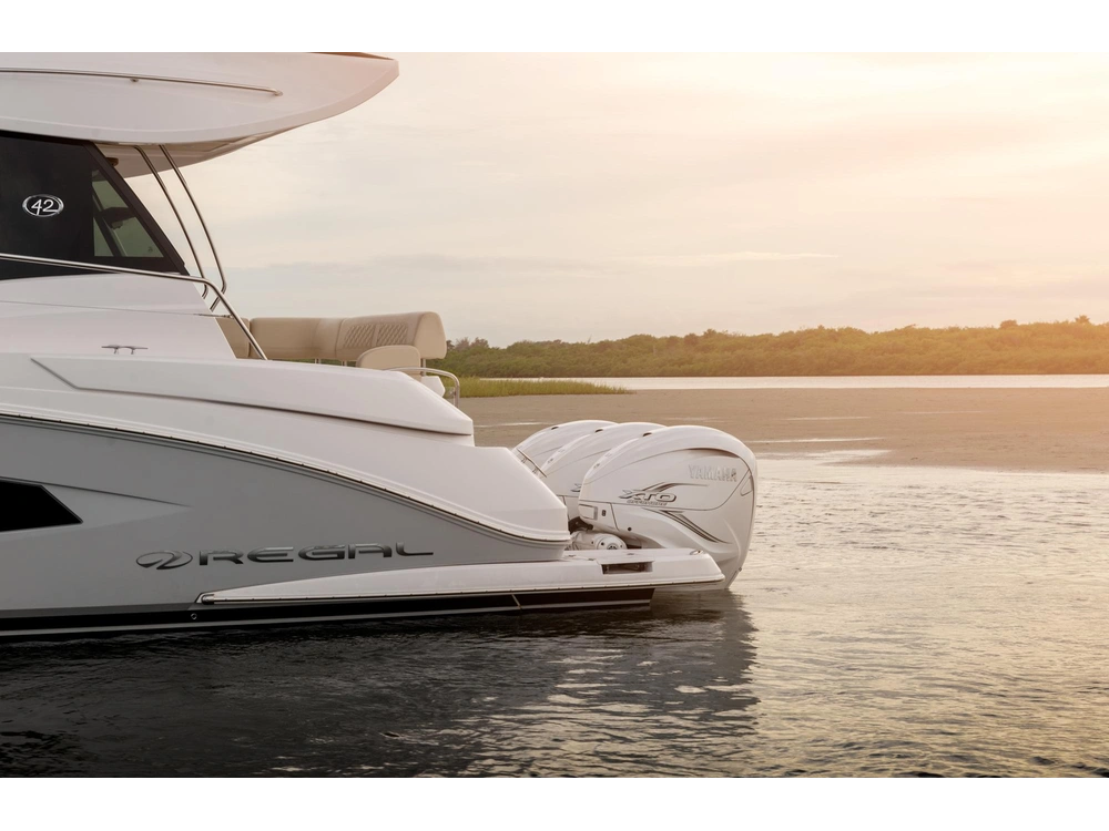 Regal 42 FXO 42 FXO 2025 alt