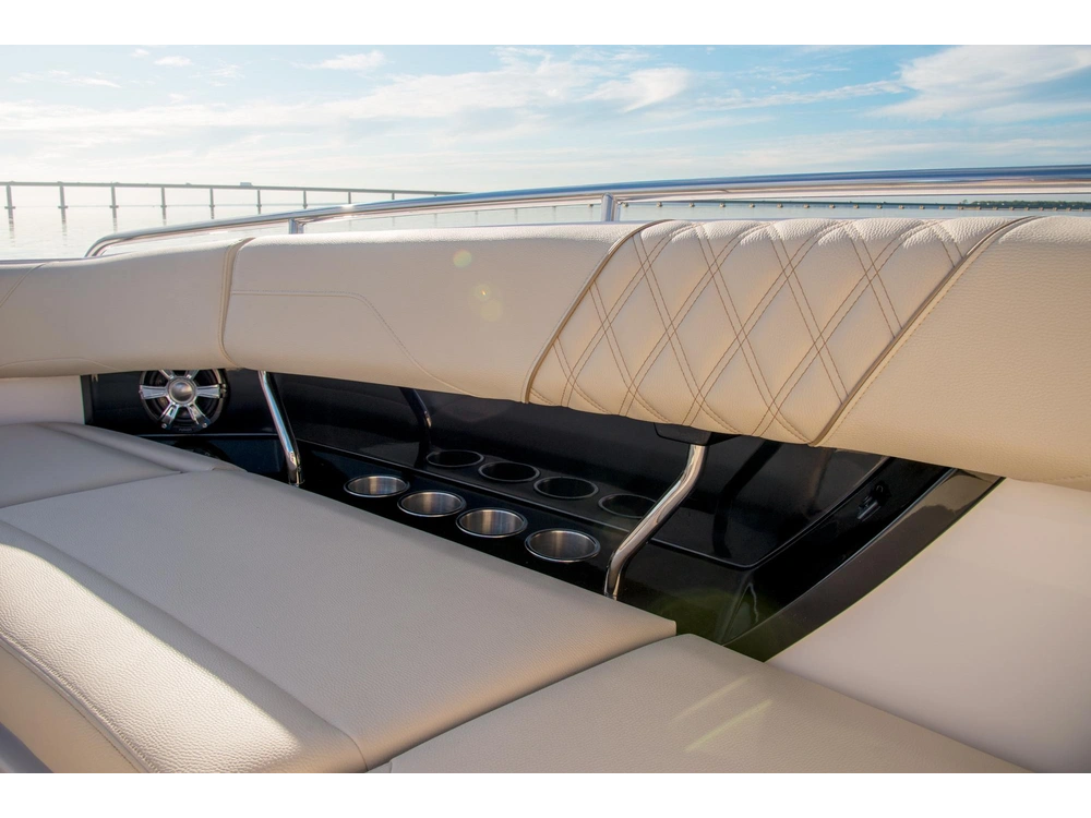 Regal 33 SAV 33 SAV 2025 alt