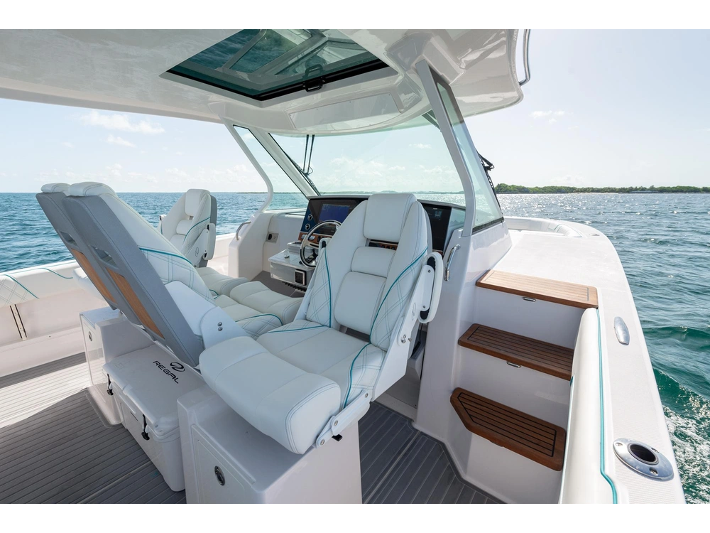 Regal 38 SAV 38 SAV 2025 alt