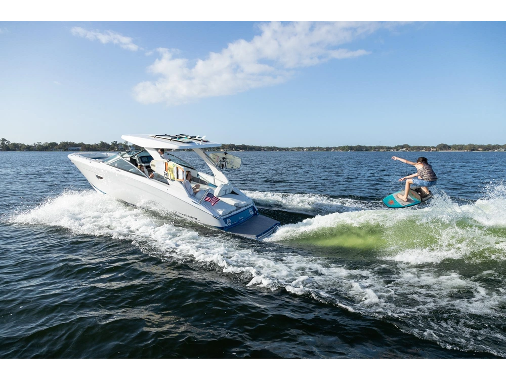 Regal LS9 Surf LS9 Surf 2025 alt