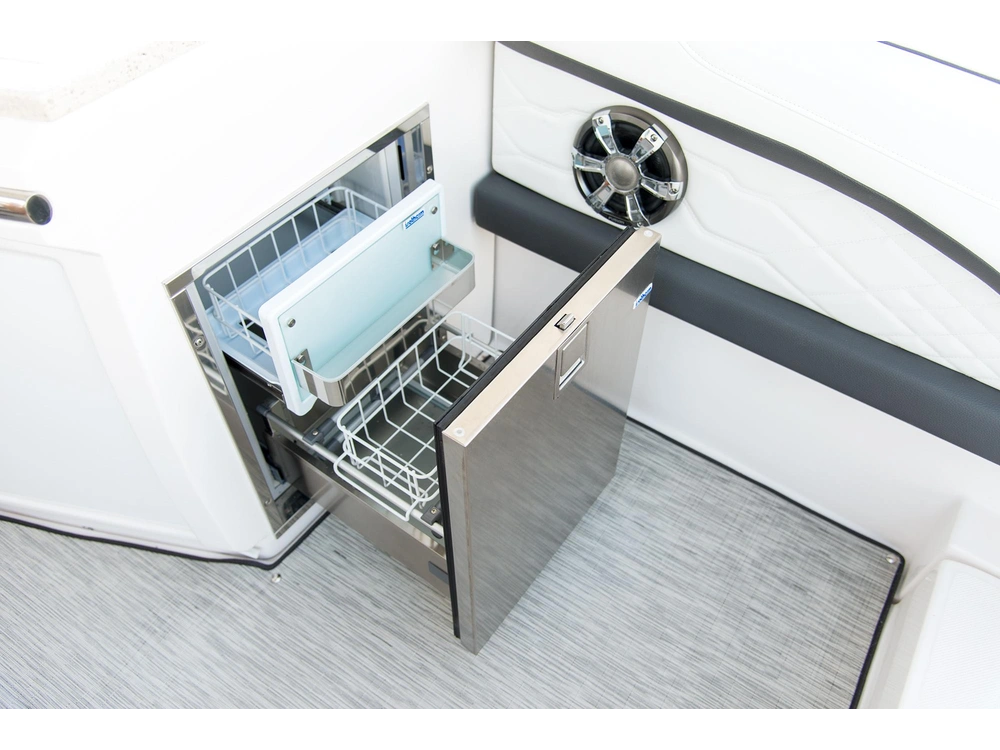 Regal 3300 3300 2025 alt