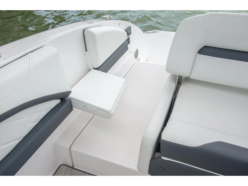 Regal 3300 3300 2025 alt