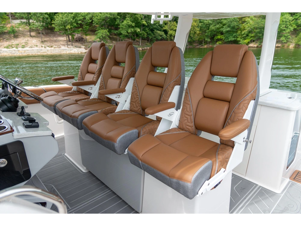 Regal 38 Surf 38 Surf 2025 alt