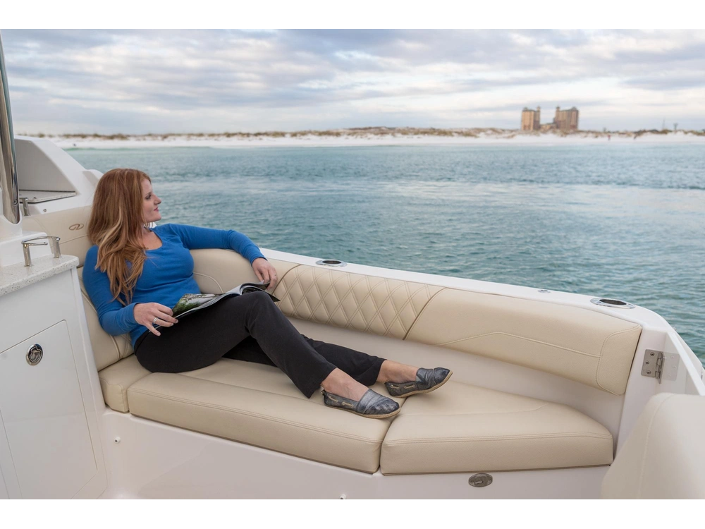 Regal 33 SAV 33 SAV 2025 alt