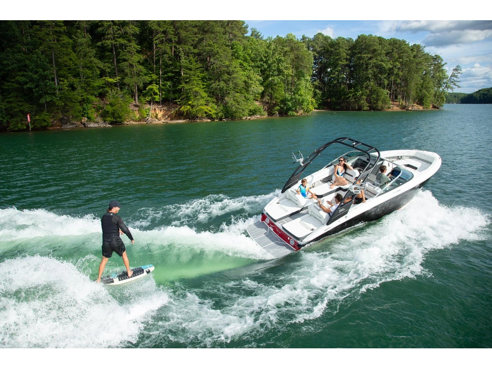 Regal LS4 Surf LS4 Surf 2025 alt