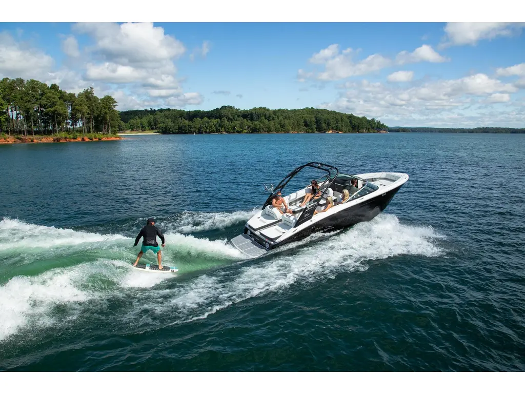 Regal LS6 Surf 2025