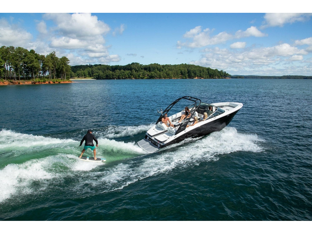 Regal LS6 Surf LS6 Surf 2025 alt