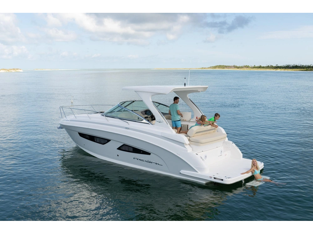 Regal 33 Express 33 Express 2025 alt