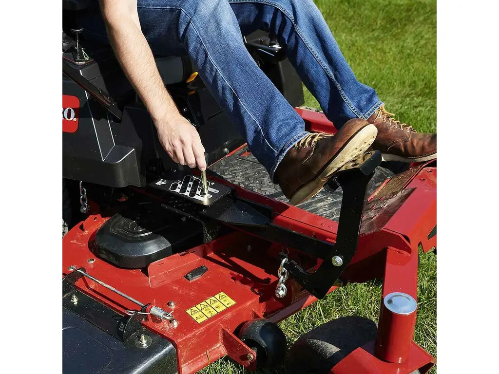 Toro Tondeuse à rayon de braquage zéro TITAN® de 137 cm (54 po) (75305) 2025