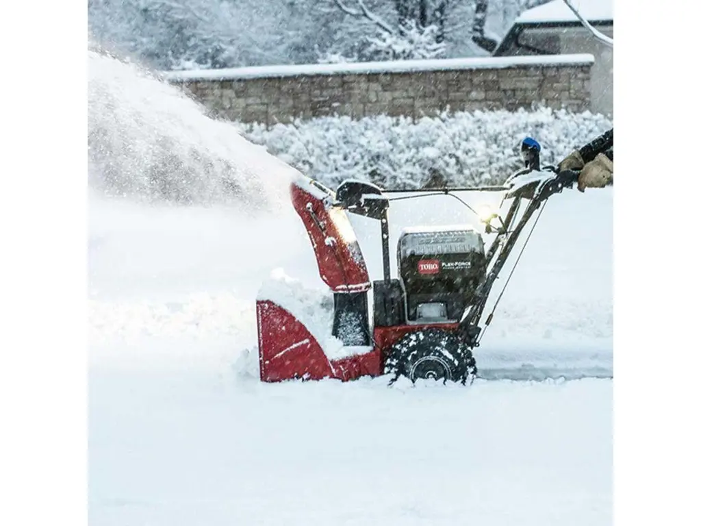Toro Souffleuse à neige à deux phases Power Max 826 OHAE de 66 cm (26 po) et 252 cm³, à essence avec démarrage électrique 2025