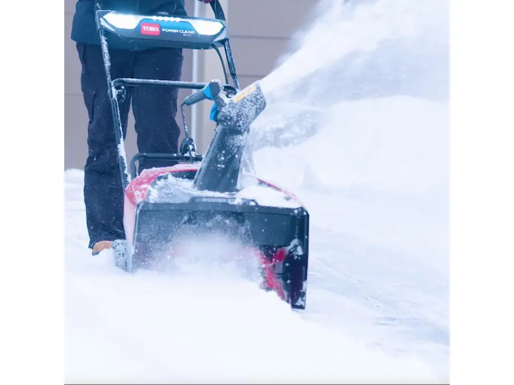 Toro Souffleuse à neige monophase Power Clear® e21 de 60 V MAX* et 53 cm (21 po) – 2 batteries de 6,0 Ah incluses 2025