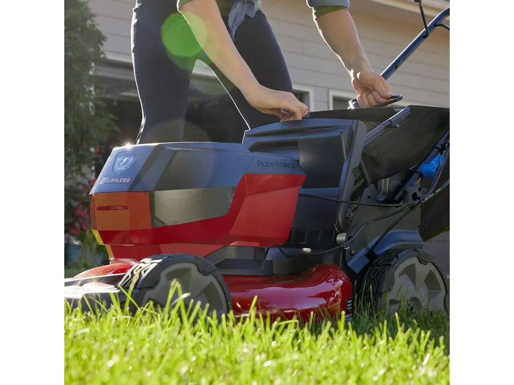 2025 Toro 60V Max* 21 in. (53 cm) Recycler® Self-Propel Lawn Mower - 5.0Ah Battery Included