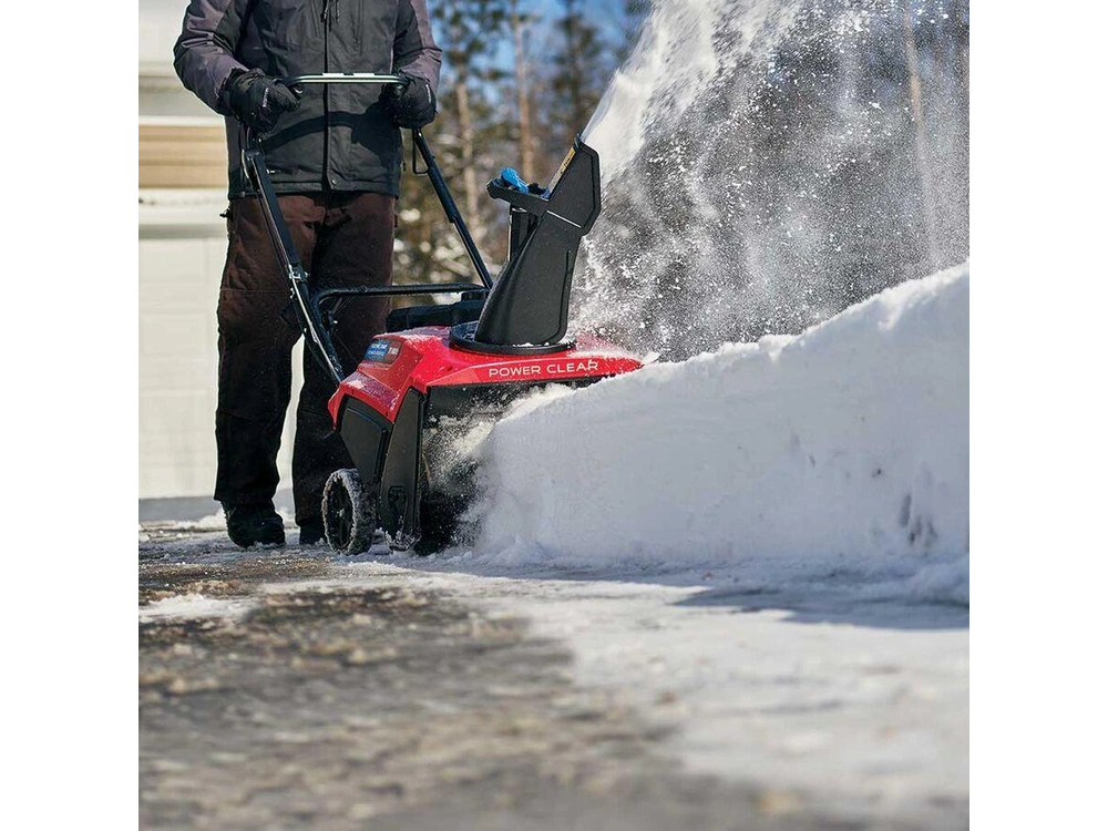 Toro Power Clear® 821 R-C Power Clear® 821 R-C 2025 alt