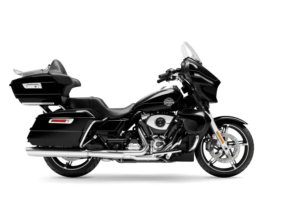 2025 Harley-Davidson Street Glide® Ultra Vivid Black (Chrome Finish)