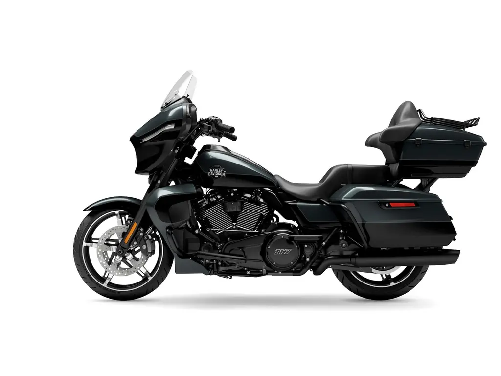 2025 Harley-Davidson Street Glide® Ultra Iron Horse Metallic/Vivid Black (Black Finish)