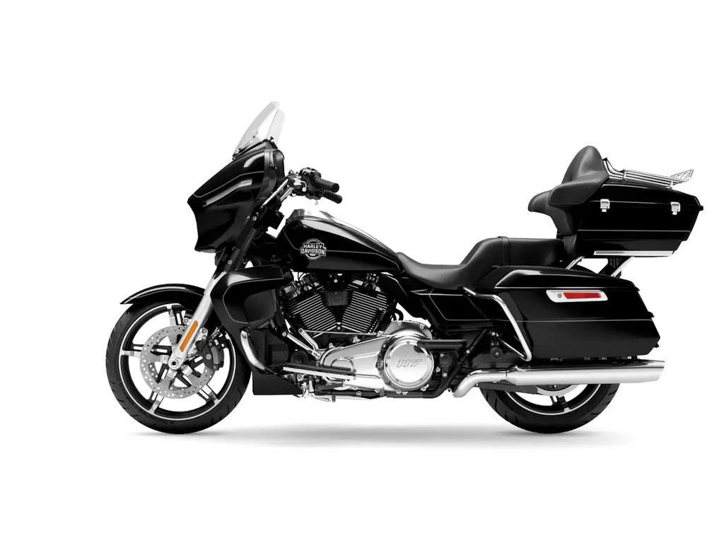 Harley-Davidson Street Glide® Ultra Vivid Black (Garniture en chrome) 2025