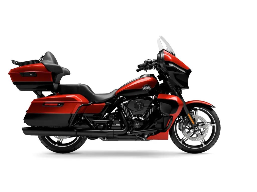 2025 Harley-Davidson Street Glide® Ultra Whiskey Fire/Vivid Black (Black Finish)