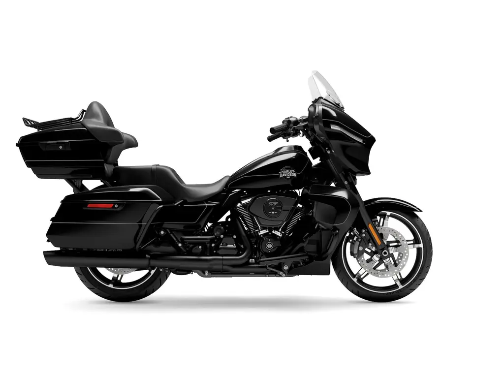 2025 Harley-Davidson Street Glide® Ultra Vivid Black (Black Finish)