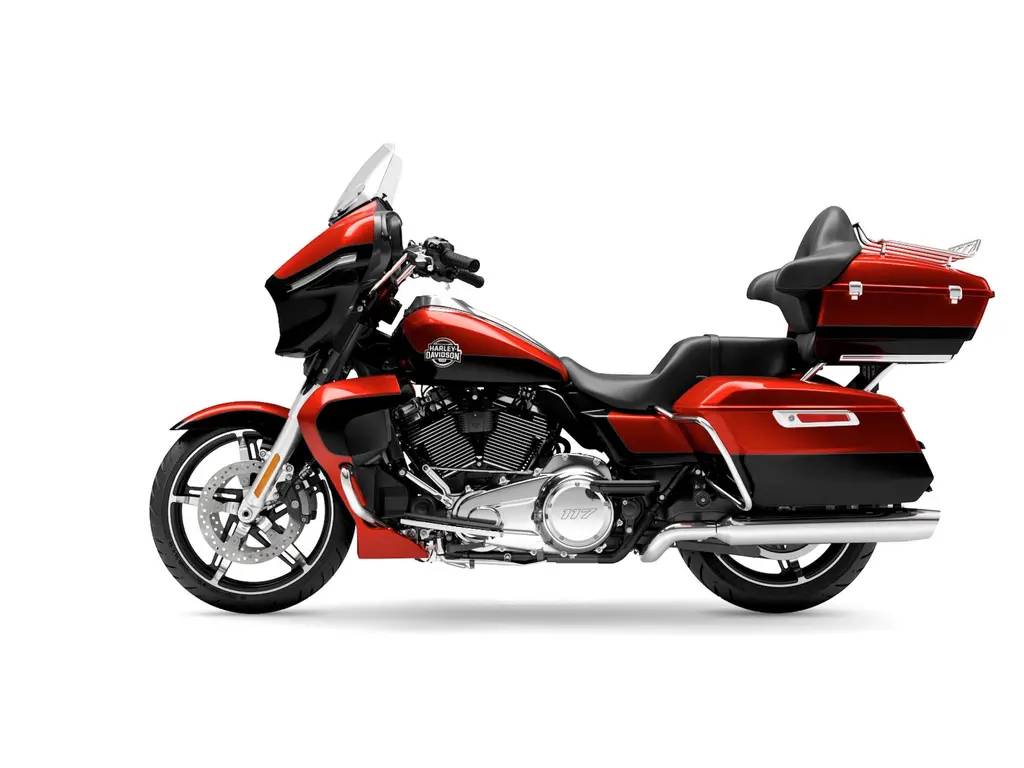 Harley-Davidson Street Glide® Ultra Whiskey Fire/Vivid Black (Garniture en chrome) 2025