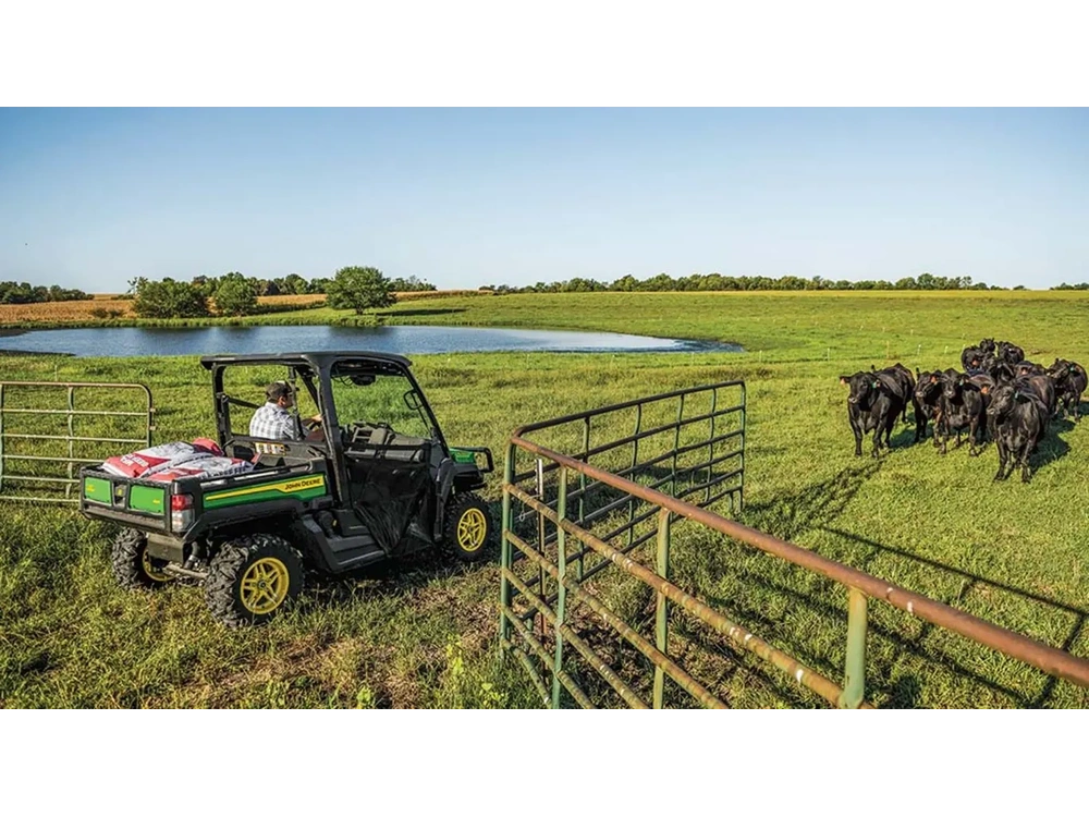 2025 John Deere XUV835M XUV835M alt