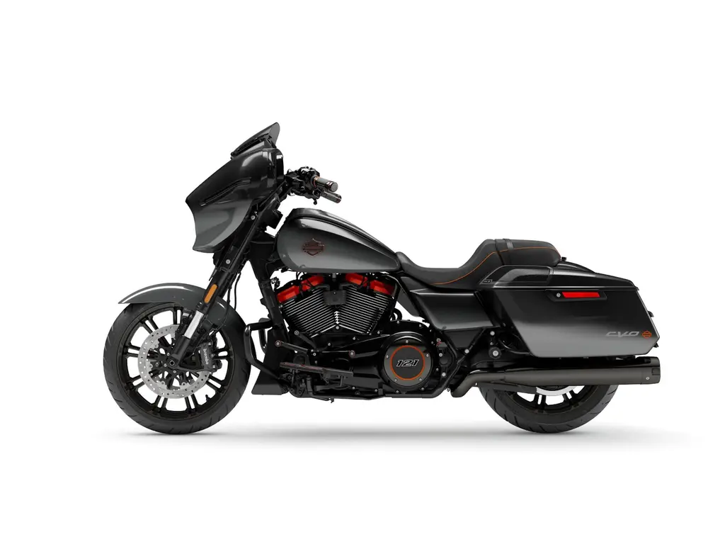 2025 Harley-Davidson CVO™ Street Glide® Raven Fade