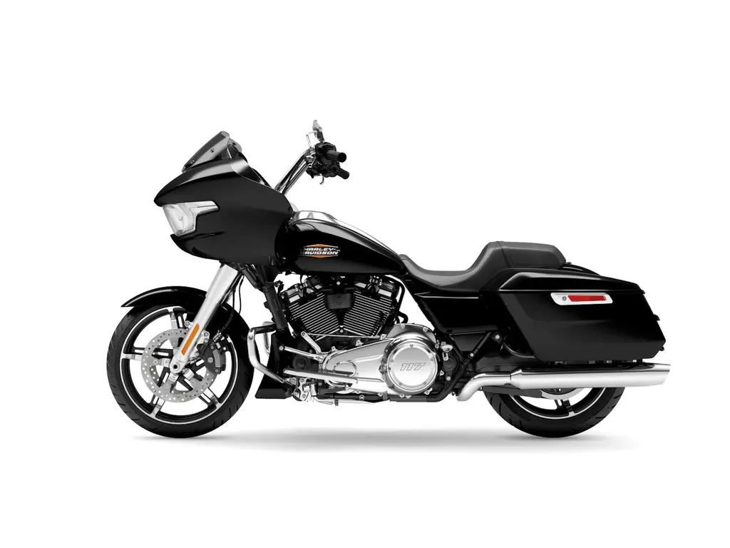 2026 Harley-Davidson Road Glide® Two-Up Vivid Black (Chrome Trim)