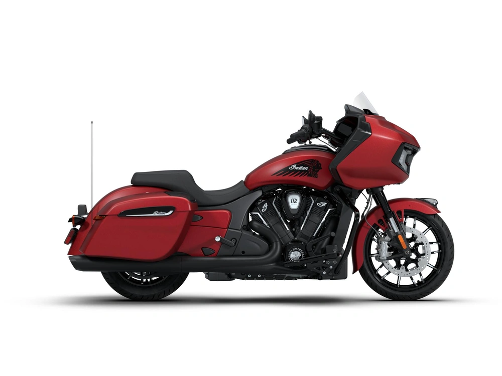 Indian Motorcycle Indian Challenger Dark Horse Indian Challenger Dark Horse with 112 and PowerBand Audio Package Sunset Red Smoke 2026 alt