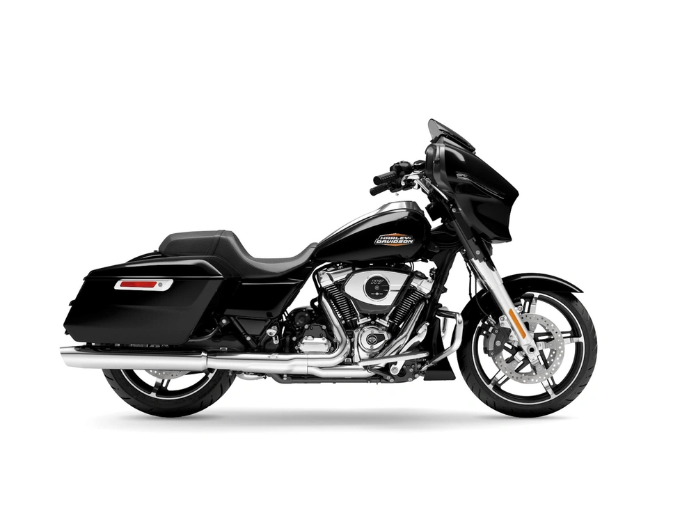 Harley-Davidson Street Glide® Street Glide® Two-Up Vivid Black (Chrome Trim) 2026 alt