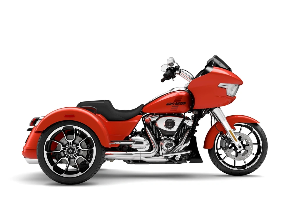 Harley-Davidson Road Glide® 3 Road Glide® 3 Blood Orange (Chrome Trim) 2026 alt